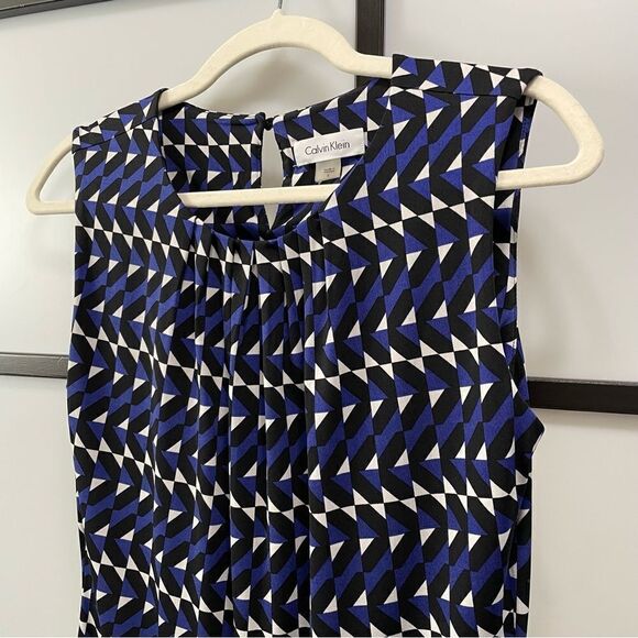 [s] Calvin Klein Black, White & Blue Geometric Patterned Sleeveless Blouse Tank - Picture 6 of 14